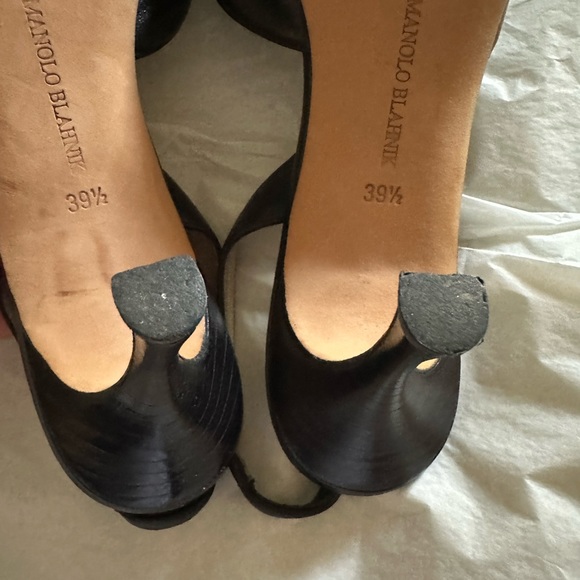 SOLD - Manolo Blahnik D’Orsay black slingback heels with bows - Picture 7 of 11